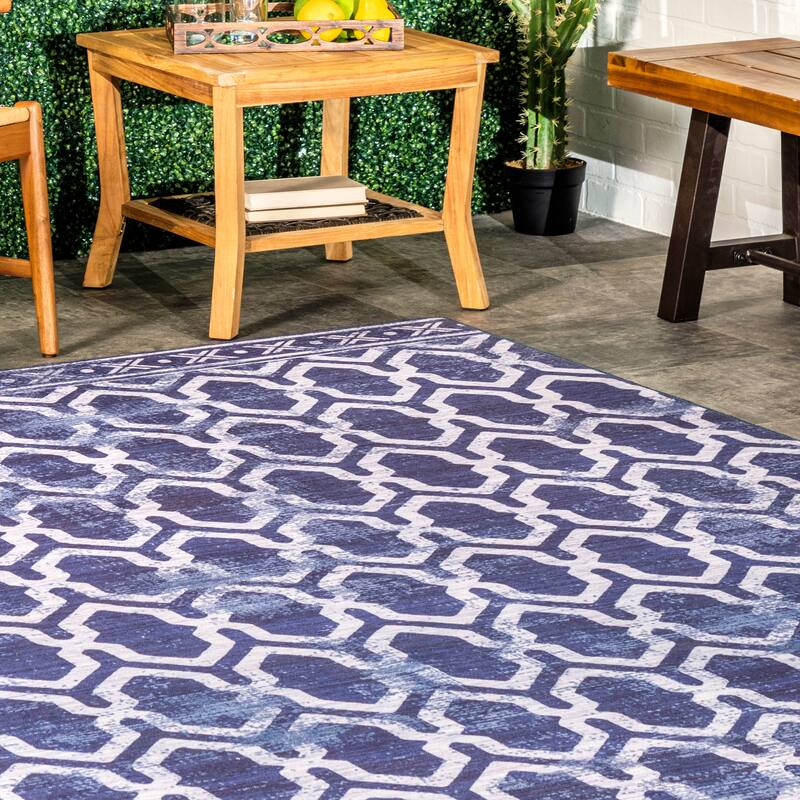 Nuloom Fae Geometric Machine Washable Indoor/Outdoor Area Rug