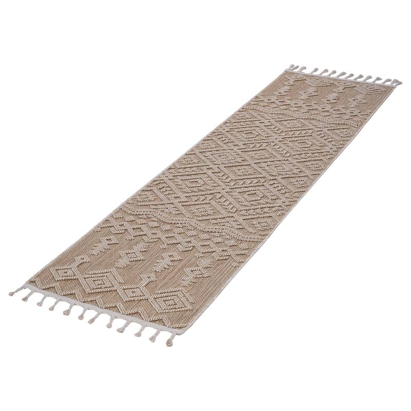 Guros Collection Natural / Traditional Indoor / Outdoor Non-Shedding Area Rug