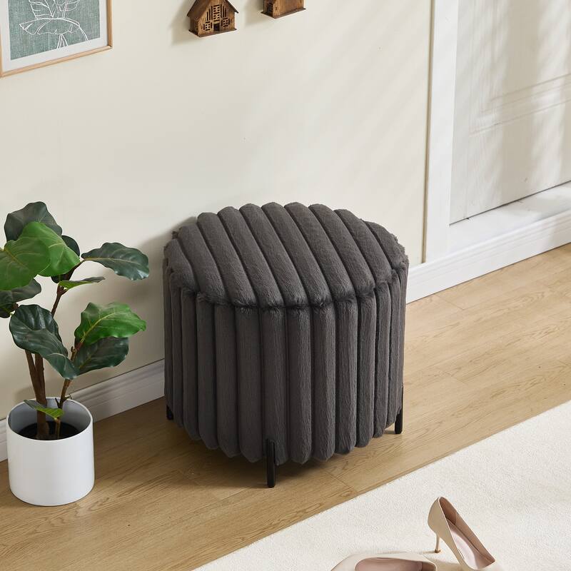22.05"Wide Upholstered Round Pouf Ottoman Foot Rest with Black Metal Legs,Faux Fur Footstool for Living Room Bedroom Entryway