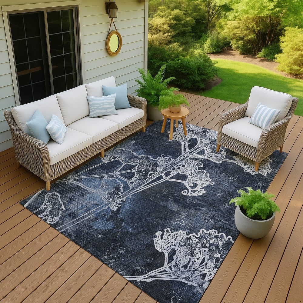 Machine Washable Indoor/ Outdoor Modern Floral Chantille Rug