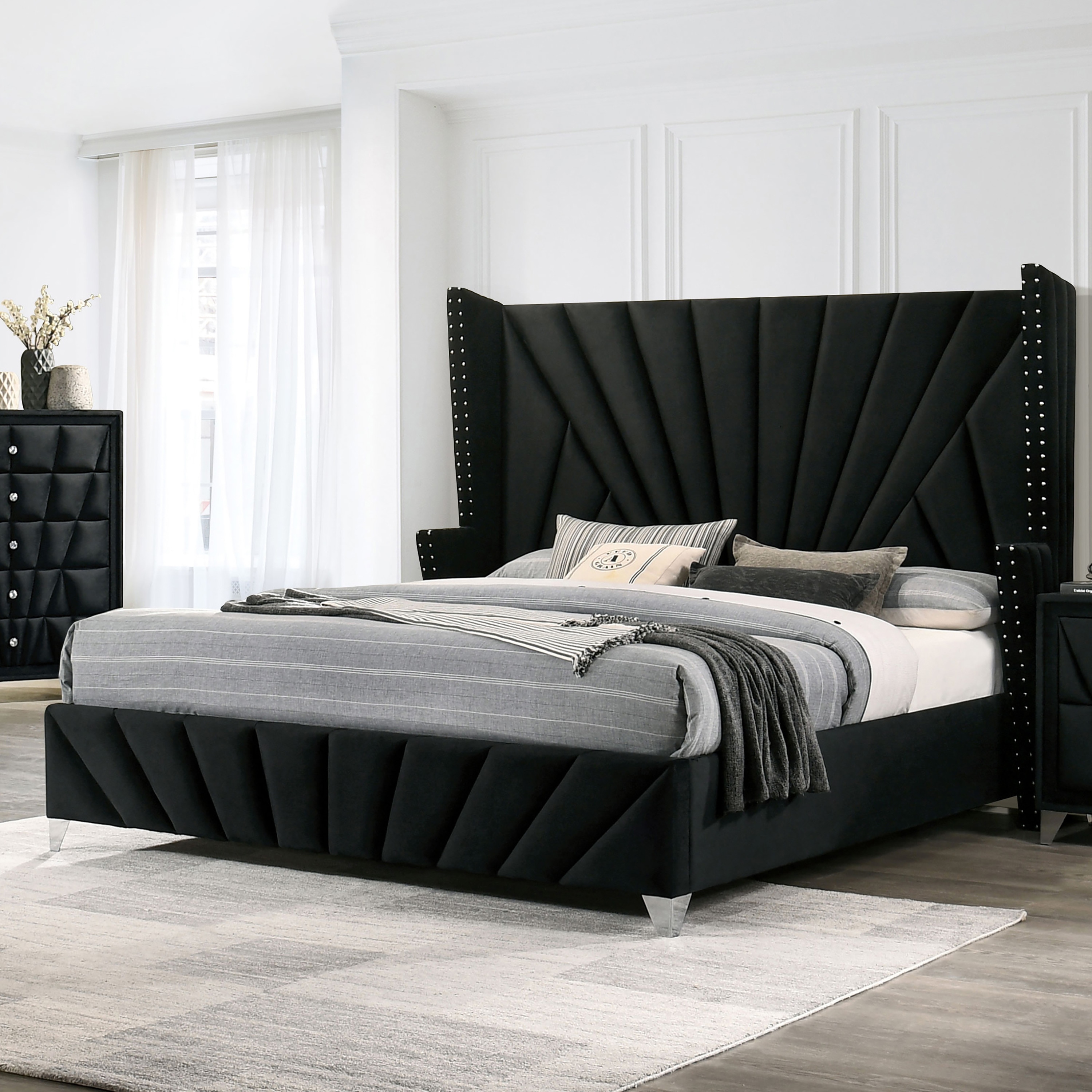 Furniture of America Ambrosia Traditional Fabric Upholstered Panel Bed