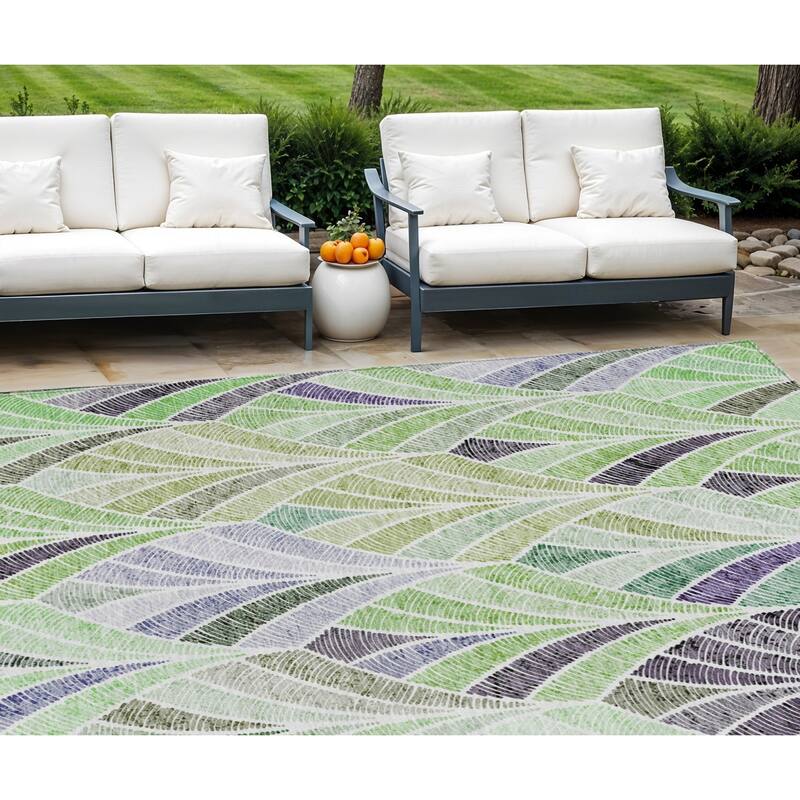 HomeRoots Geometric Transitional Rectangle Outdoor Rug - 9' X 12'