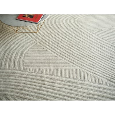 Entro Handmade New Zealand Wool Silver/Ivory Area Rug.