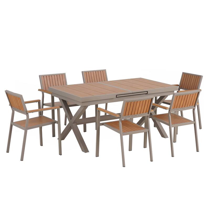 Experience Outdoor Dining Freedom with a Flexible Set