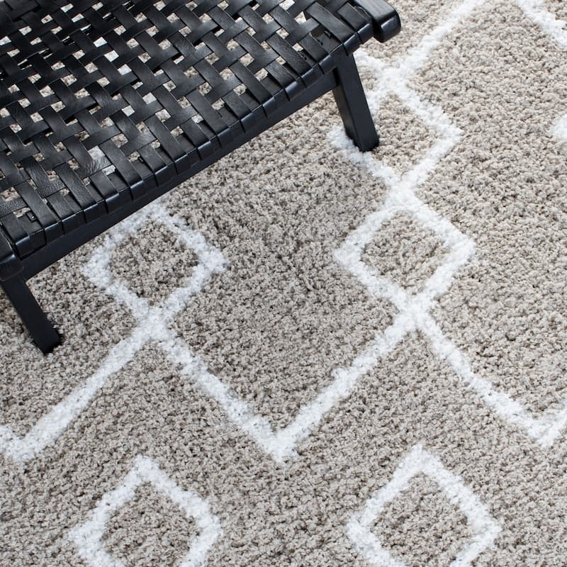 SAFAVIEH Handmade Toronto Shag Shaniqua Polyester Rug