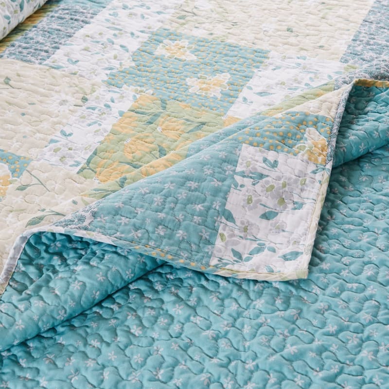 Greenland Home Evangeline Cotton-Rich Modern Floral Quilt Set