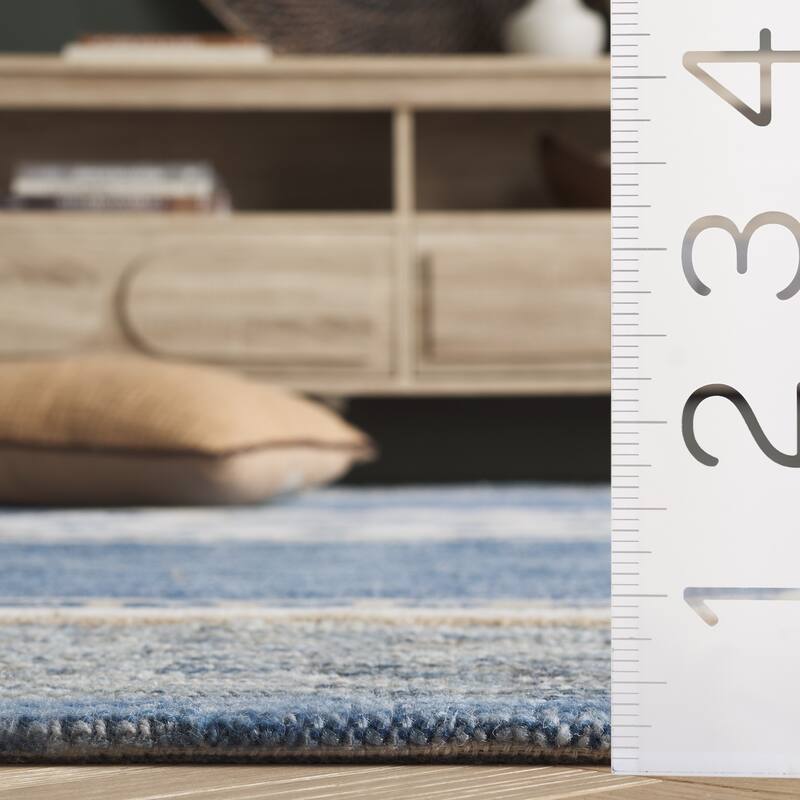 SAFAVIEH Handmade Metro Beppy Wool Rug