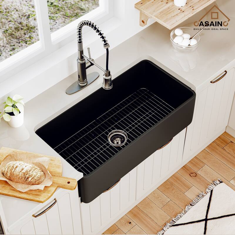Fireclay Single Bowl Farmhouse Apron Kitchen Sink with Grid and Strainers in Matte Black