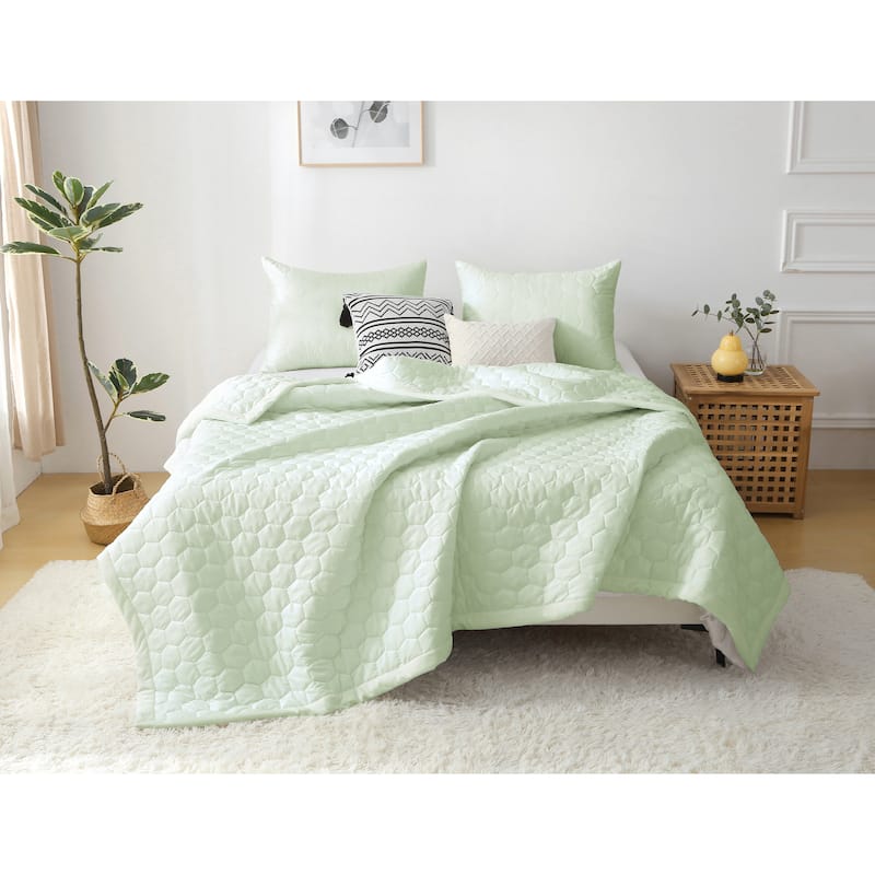 Better Style Home Microfiber Honeycomb Quilt Sets