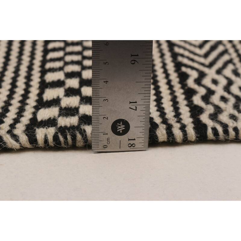 Nevada Black, Cream Kilim 5'0" x 8'0" - 5'0 x 8'0