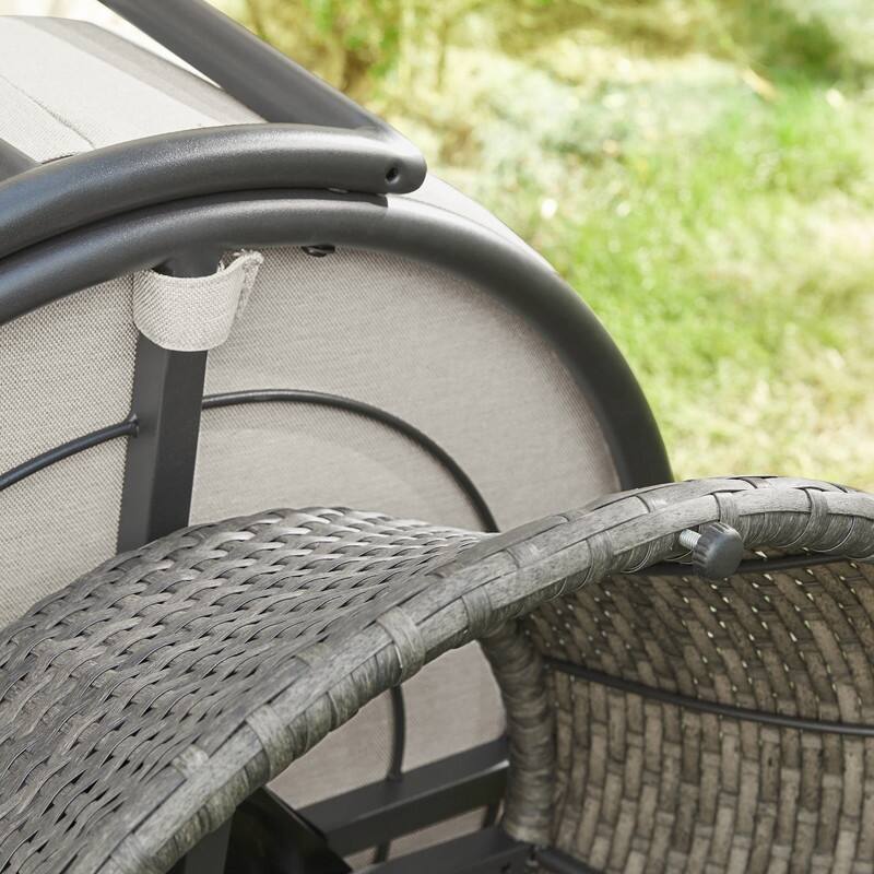 Spruce & Spring Patio Fruniture Outdoor Swivel Chair and Side Table