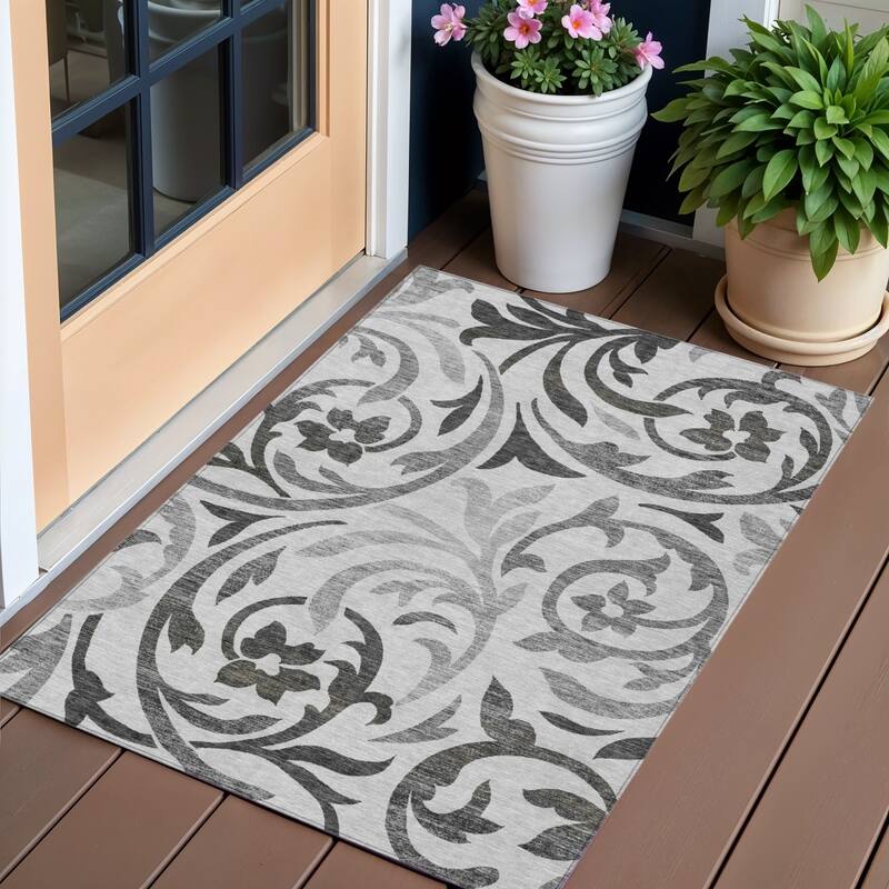 HomeRoots Floral Transitional Rectangle Outdoor Rug - 3' x 5'