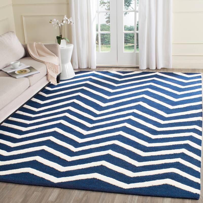 SAFAVIEH Handmade Cambridge Terttu Chevron Wool Rug - 6' x 9' - Navy/Ivory