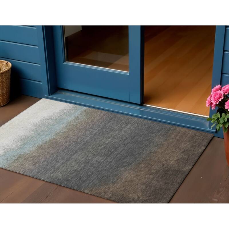 HomeRoots Ombre Transitional Rectangle Outdoor Rug - 3' x 5'