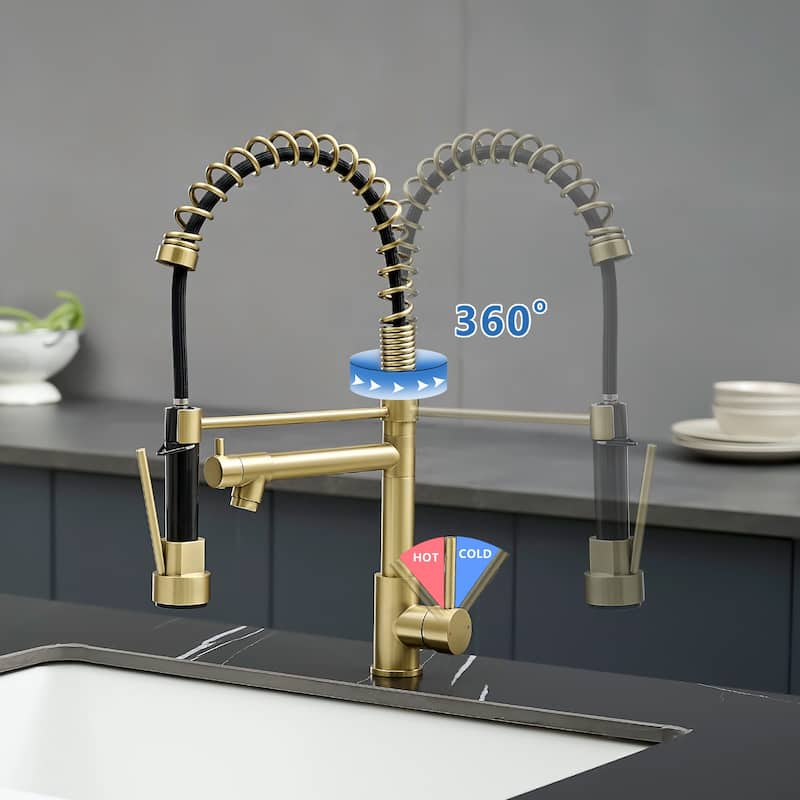 Single-Handle Pull Down Sprayer Kitchen Faucet in Gold