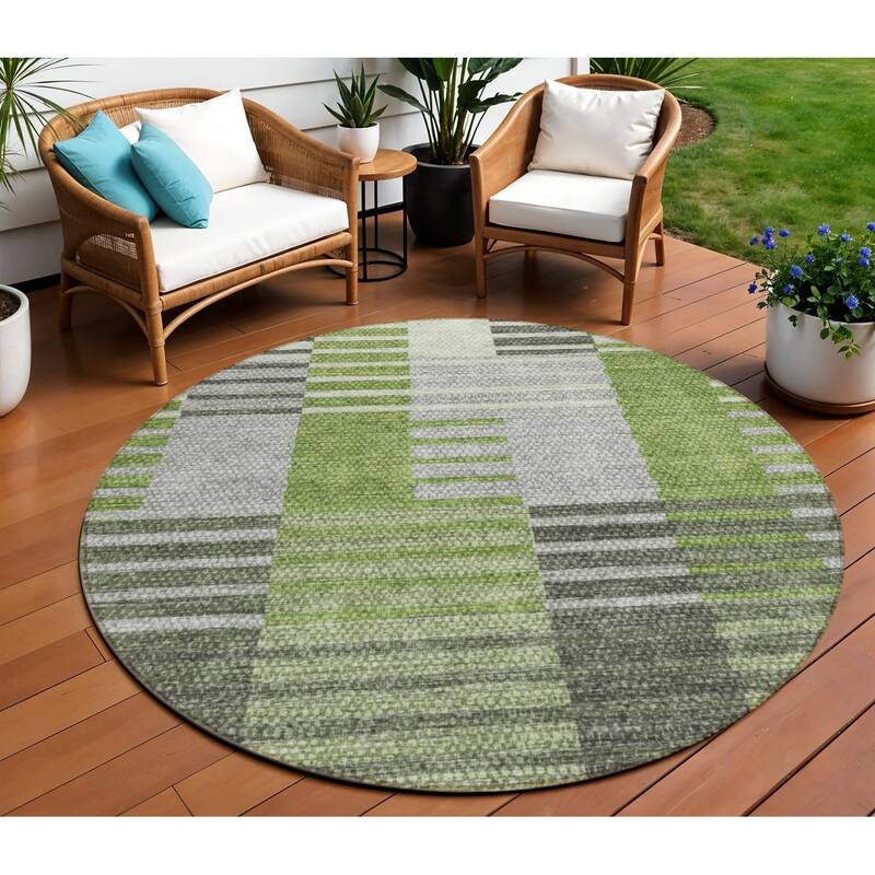 HomeRoots Striped Transitional Rectangle Outdoor Rug - 8' Round