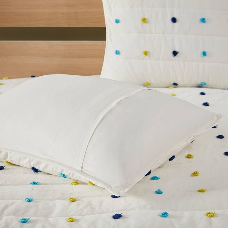 Intelligent Design Kids Ensley Pom Pom Cotton Jacquard Quilt Set with Throw Pillows