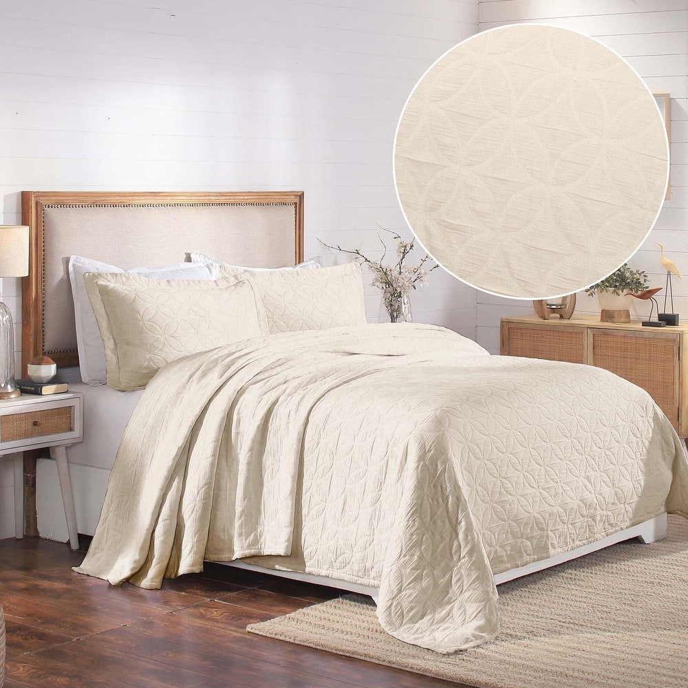 Superior Serenity Cotton Matelasse Jacquard Celtic Circle Light Weight Bedspread Set