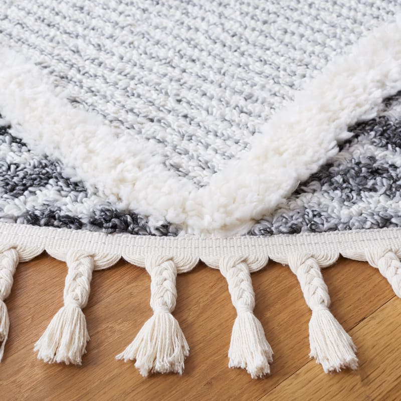 SAFAVIEH Moroccan Tassel Shag Delsie 2-inch Thick Rug