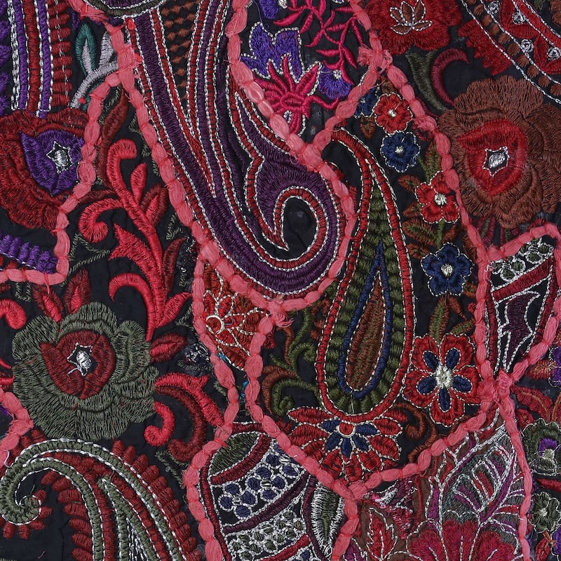 Handmade Russet Paisleys Patchwork wall hanging (India)
