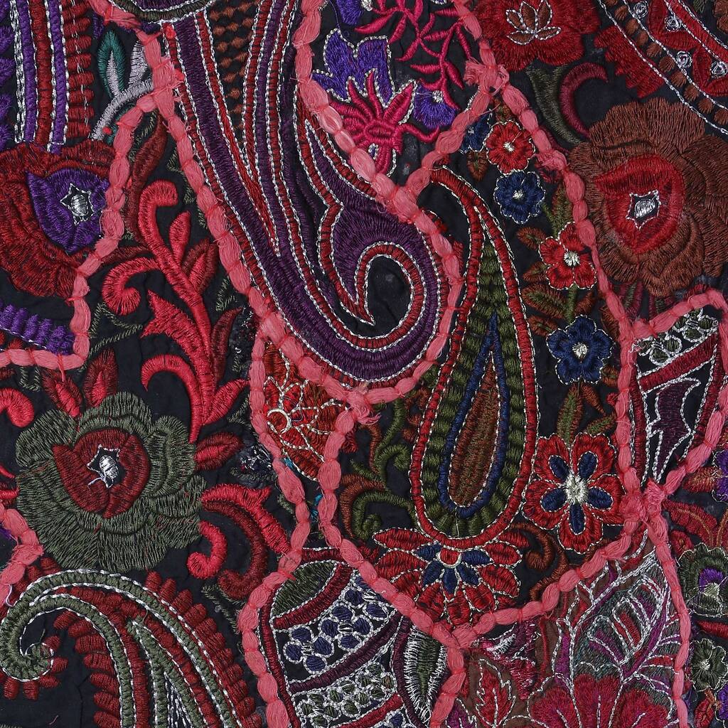 Handmade Russet Paisleys Patchwork wall hanging (India)