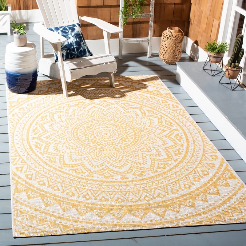 SAFAVIEH Courtyard Fran Mandala Indoor/ Outdoor Waterproof Patio Backyard Rug - 5'3" x 7'7" - Ivory/Gold