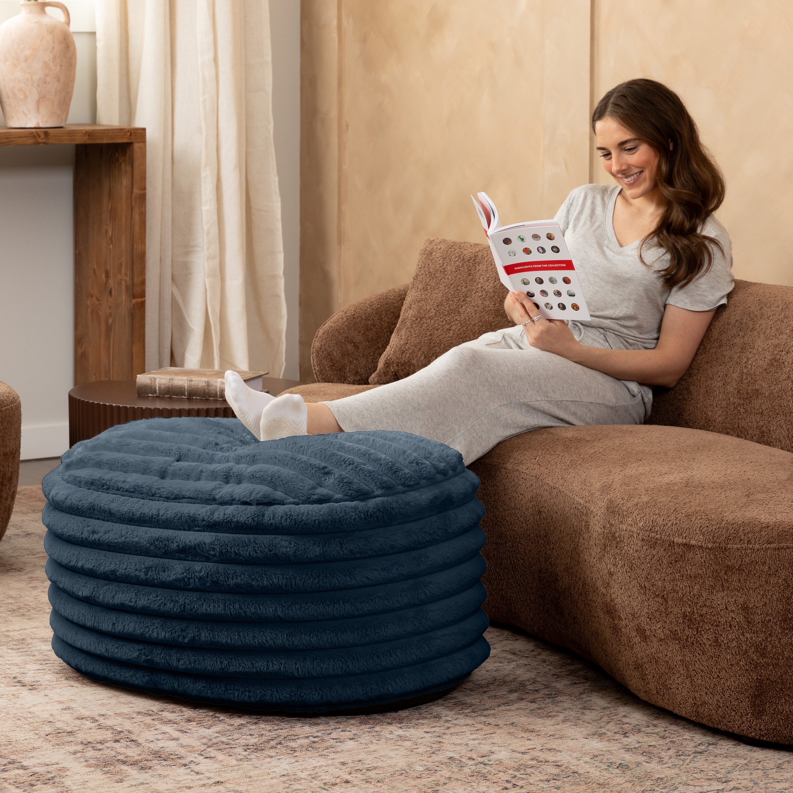 Jaxx Paran Pouf - Fluffy Faux Fur Ottoman for Modern Interior