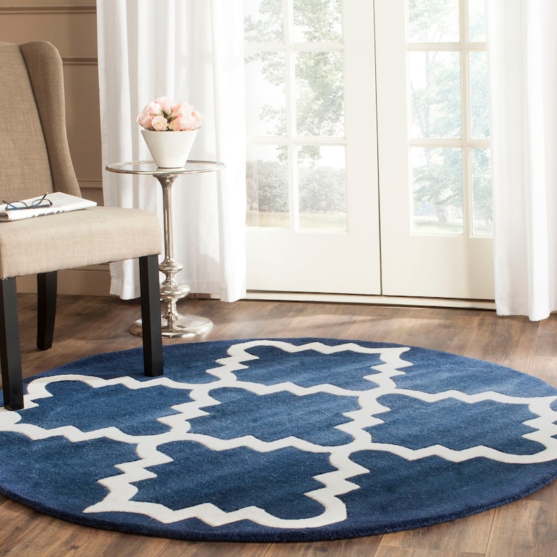 SAFAVIEH Handmade Chatham Abelle Modern Wool Rug - 5' Round - Dark Blue/Ivory