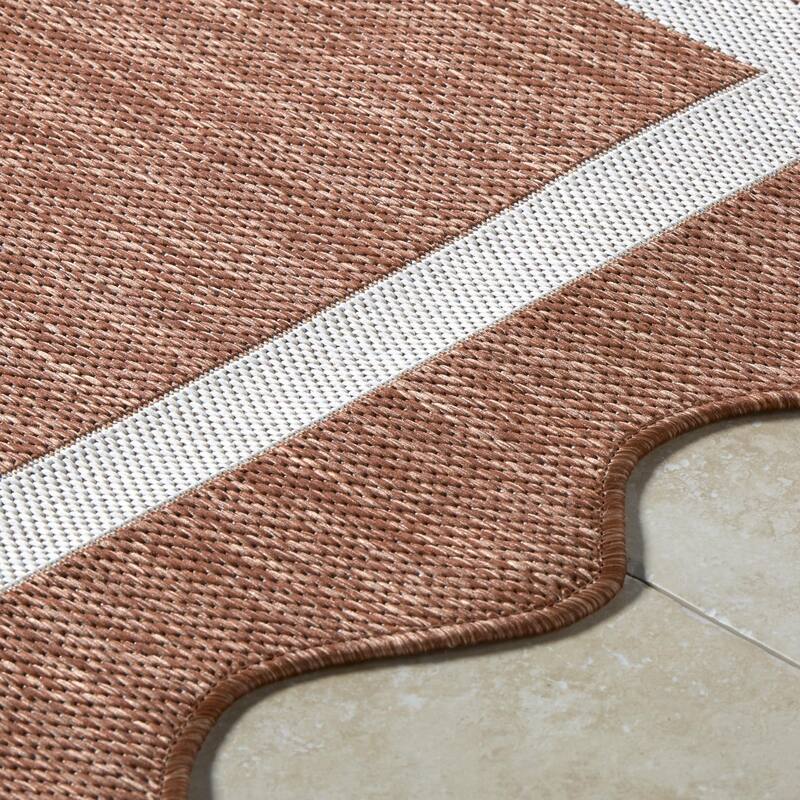 Livabliss Miami Beach Traditional Indoor / Outdoor Area Rug