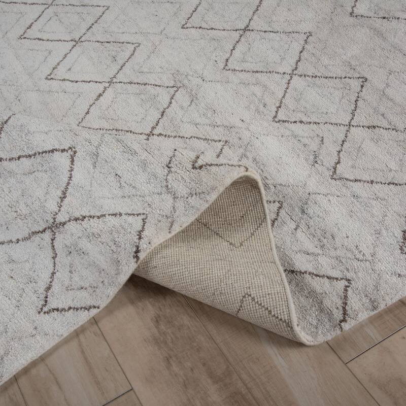 Alora Decor Fitz Diamond Pattern Hand-Knotted Wool Rug