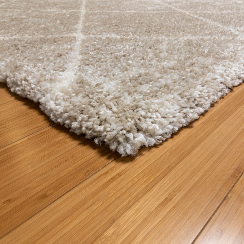 Gertmenian Chaise Kenai Modern Diamond Tile Beige/Ivory Plush Shag Area Rug