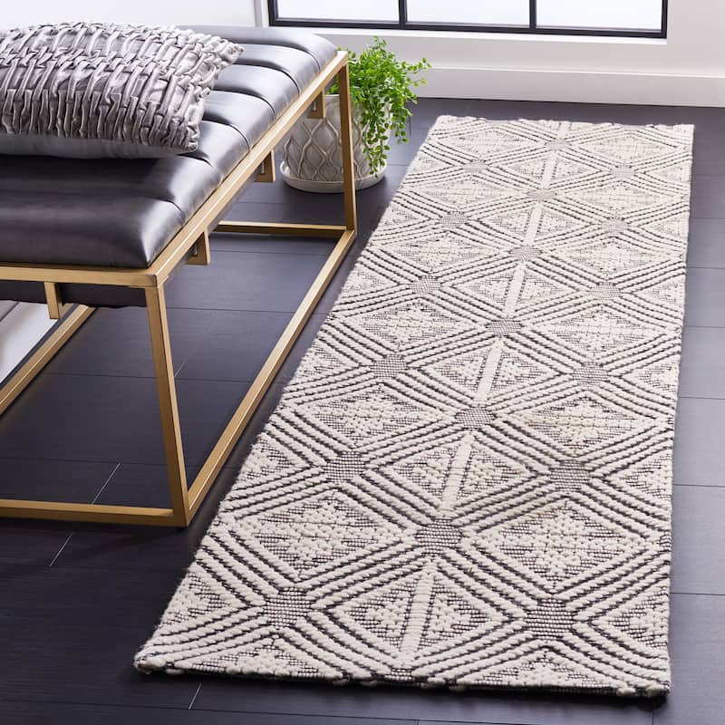SAFAVIEH Handmade Marbella Beka Wool Rug - 2'3" x 8' Runner - Ivory/Black