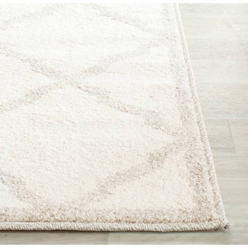 SAFAVIEH Amherst Teresinha Modern Rug