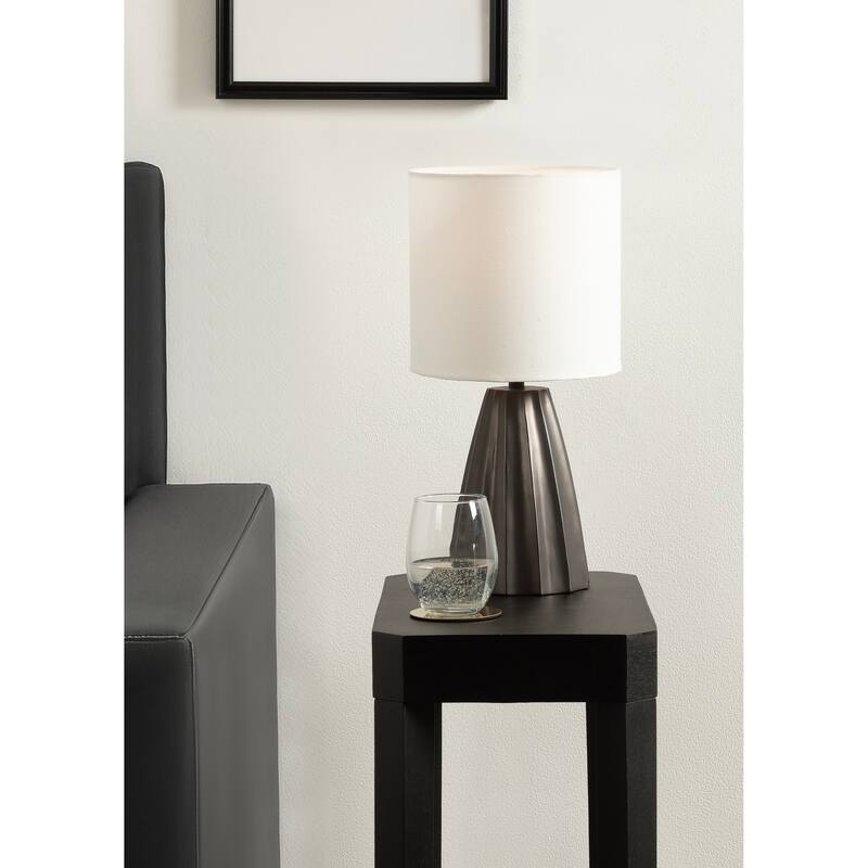 Kate and Laurel Ciji Scalloped Table Lamp - 8x8x17