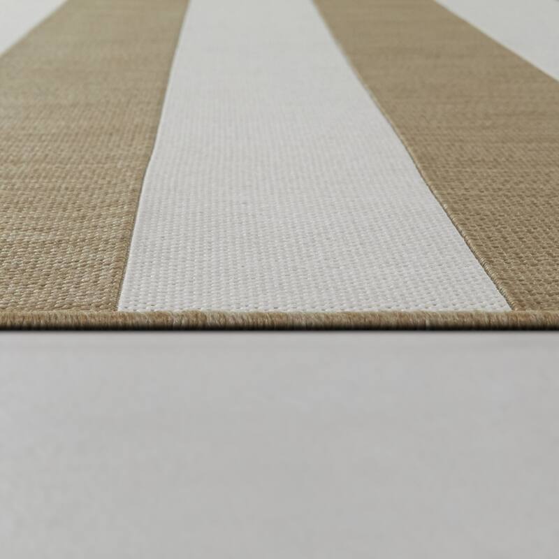 Aleah Traditional Striped Indoor/Outdoor Area Rug