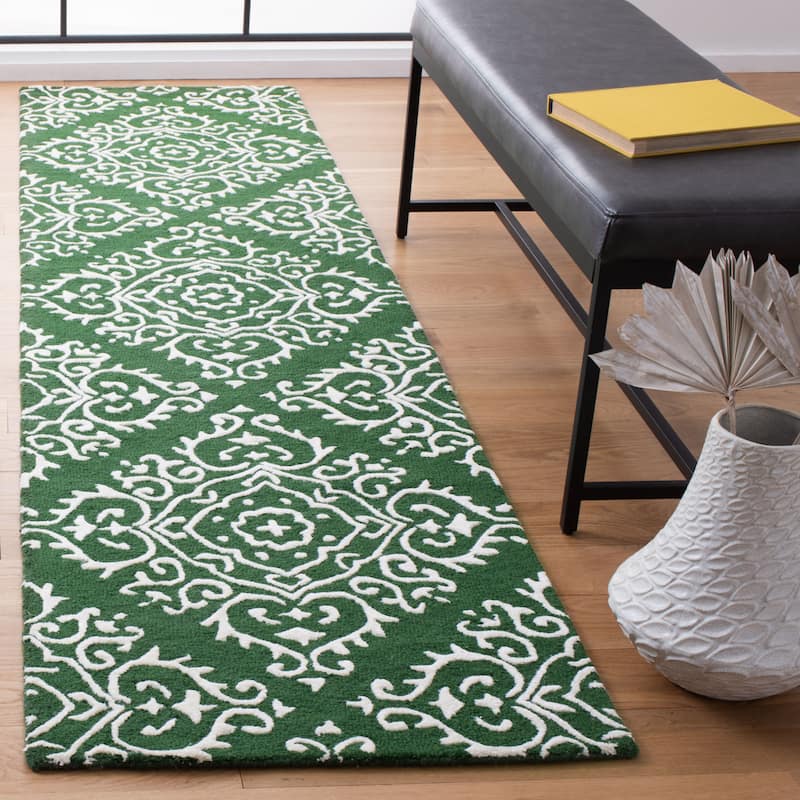 SAFAVIEH Handmade Chatham Alisone Wool Rug - 2'3" x 9' Runner - Green/Ivory