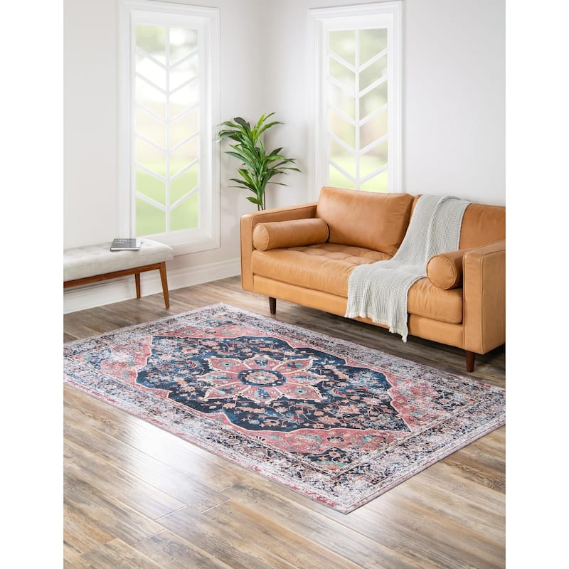 Traditional Tira Collection Area Rug