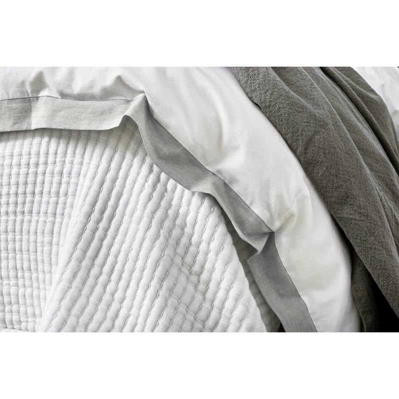 Lida White Queen Coverlet