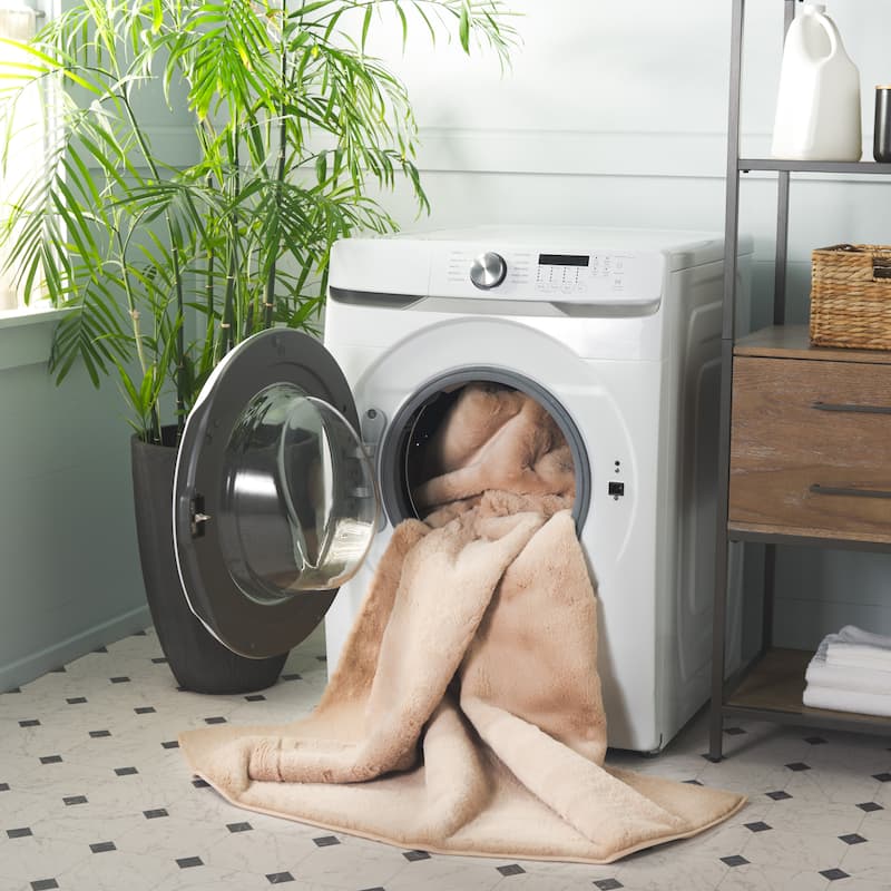 SAFAVIEH Faux Rabbit Auzinda Washable Fur Solid Shag Rug - 2' x 3' - Beige
