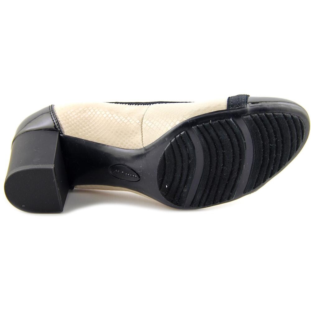 anne klein gerwyn pump