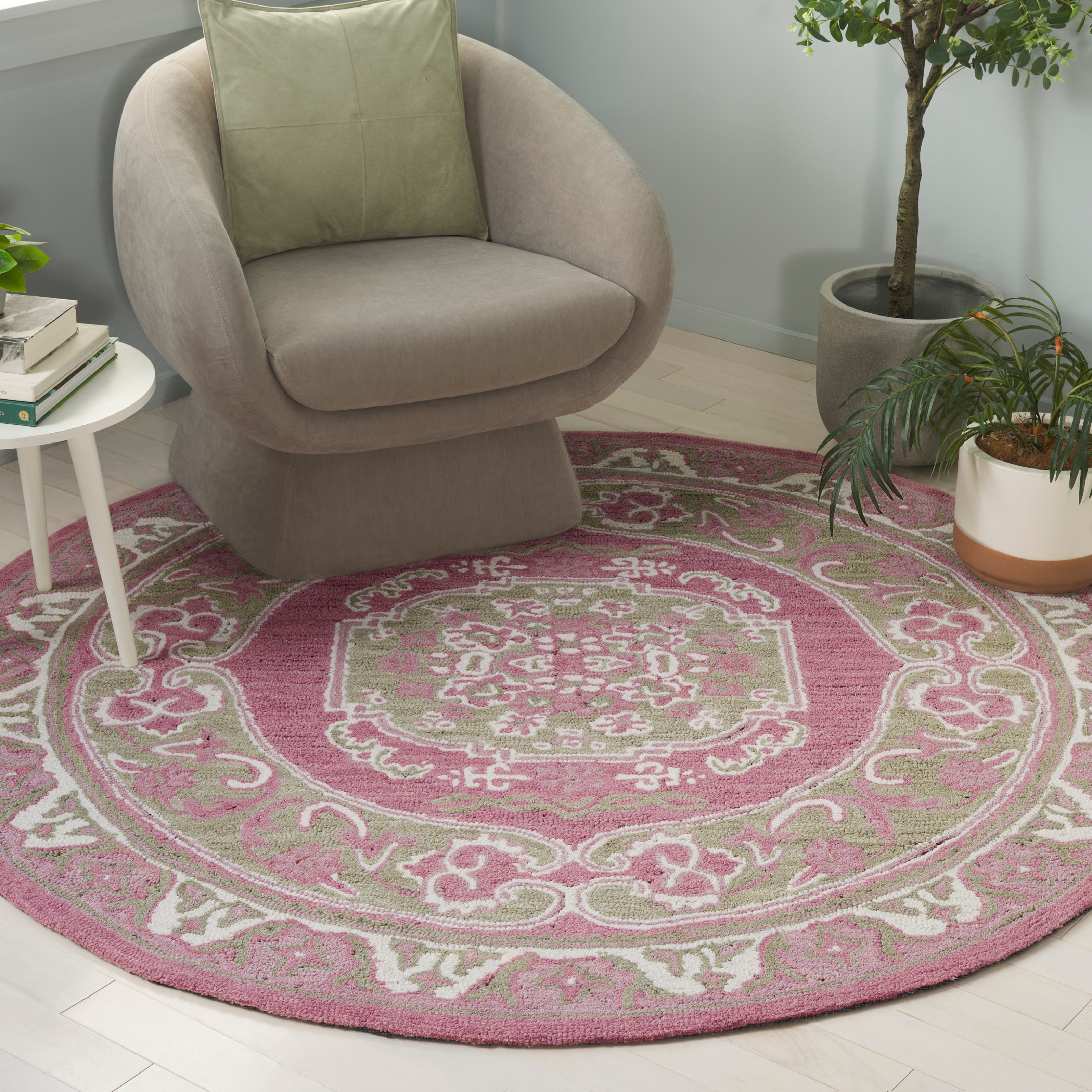 SAFAVIEH Handmade Savonnerie Radolija Traditional Wool Rug