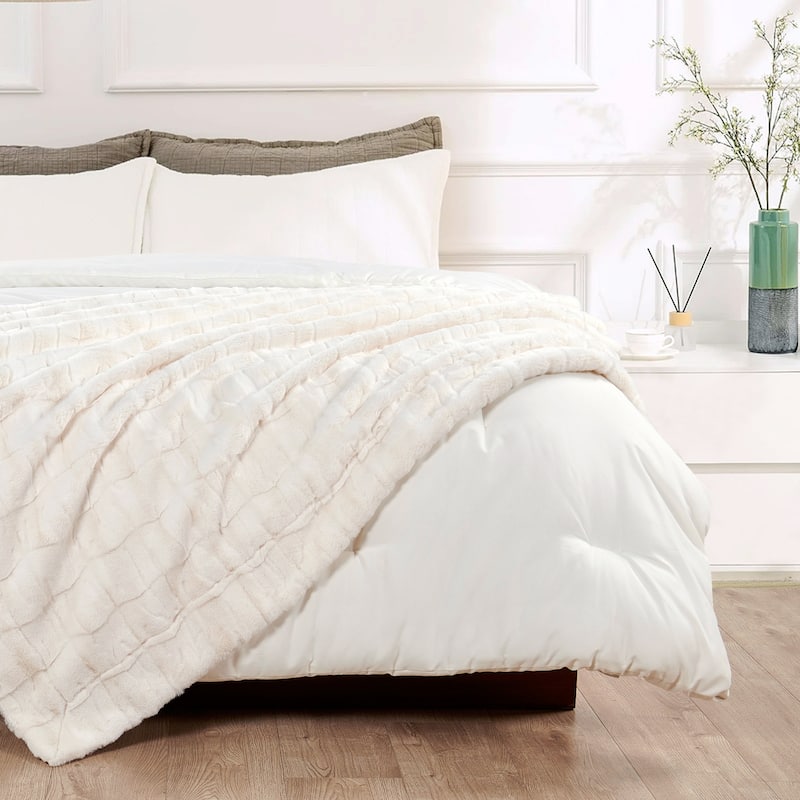 Home Soft Things Stylish FauxFur Throw Soft Fluffy Warm Blanket