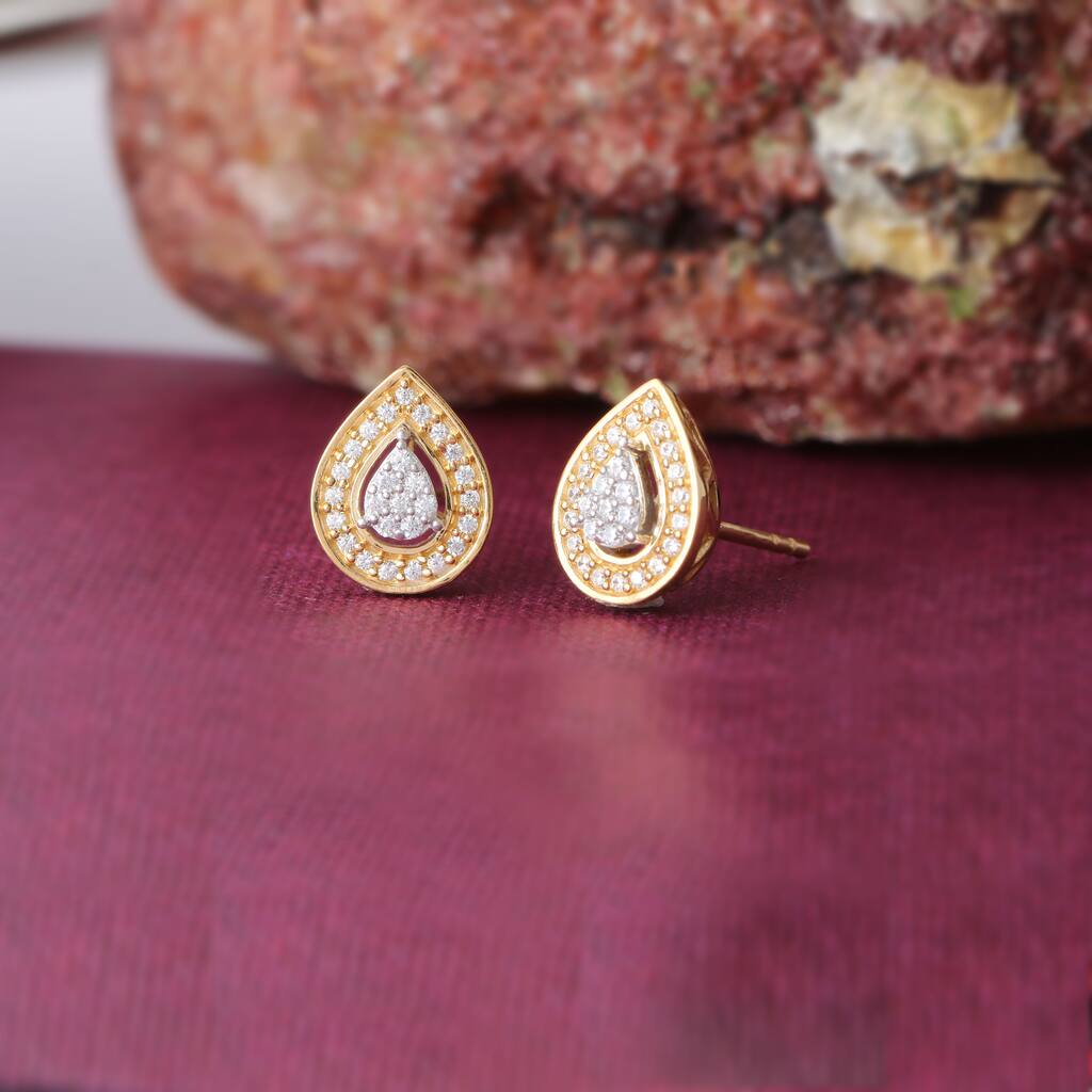 1/6ct TDW Diamond Pear Shape Cluster Halo Stud Earrings in Silver for Women