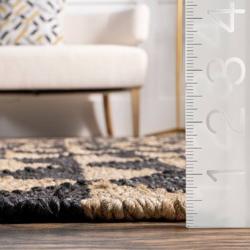 Arrowroot Geometric Tasseled Area Rug