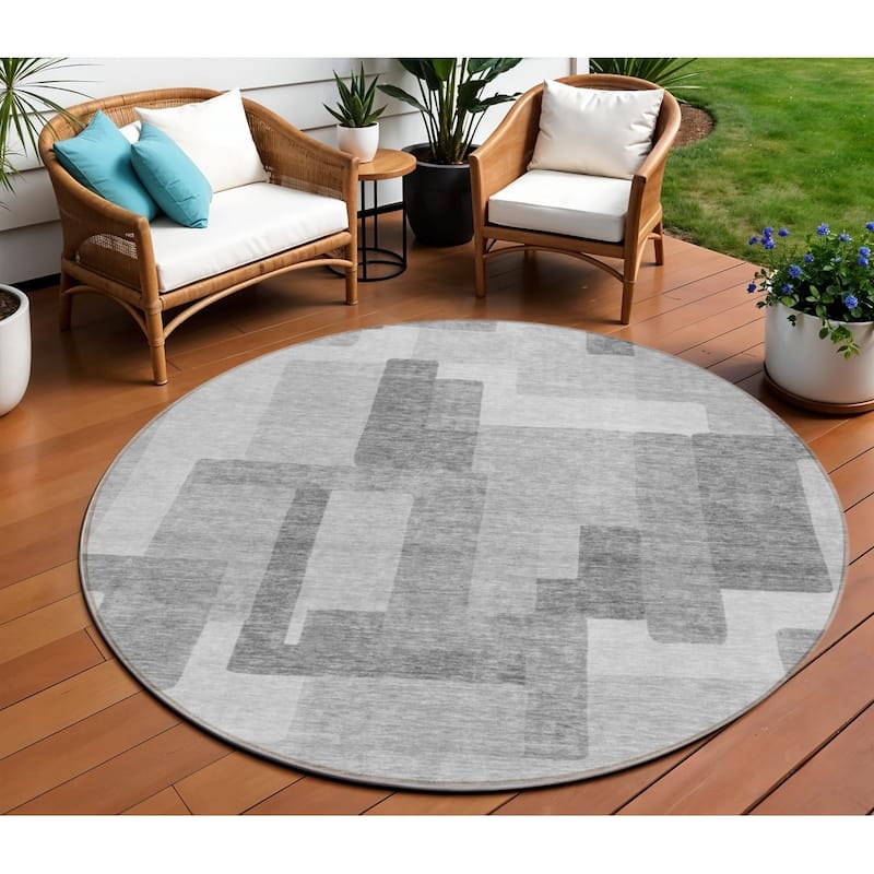 HomeRoots Abstract Transitional Rectangle Outdoor Rug - 8' Round