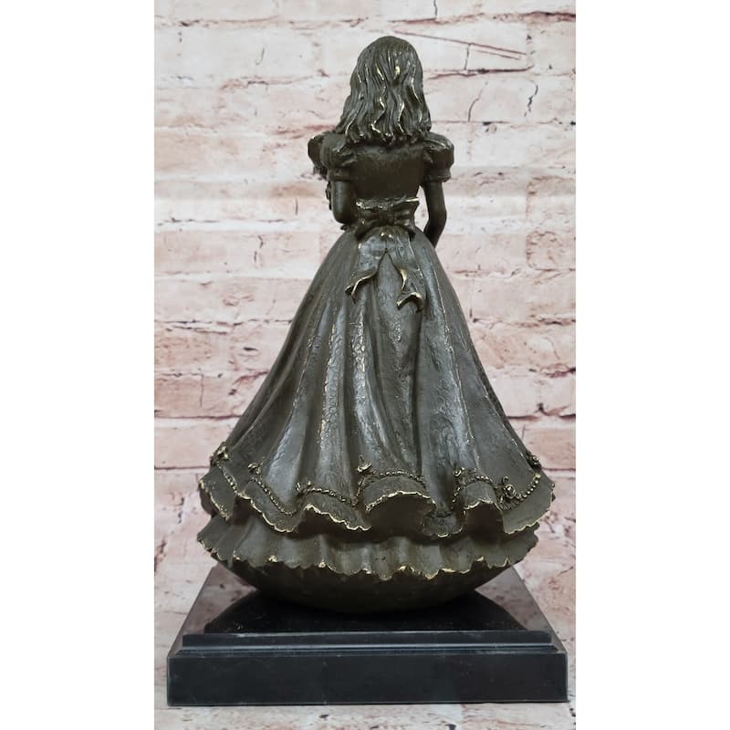 Bronze Quinceañera Girl Statue - Elegant 15Th Birthday Decor
