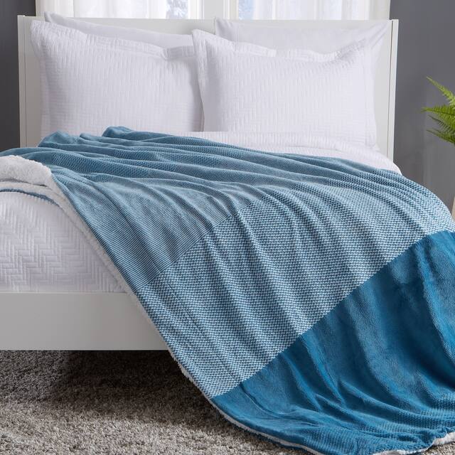 Great Bay Home Colorblock Sherpa Plush Bed Blanket - Full / Queen - Blue