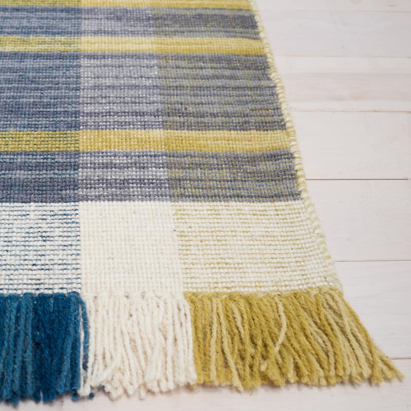 SAFAVIEH Striped Kilim Abilia Wool Fringe Rug