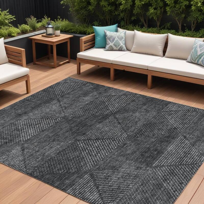 HomeRoots Geometric Transitional Rectangle Outdoor Rug - 10' X 14'