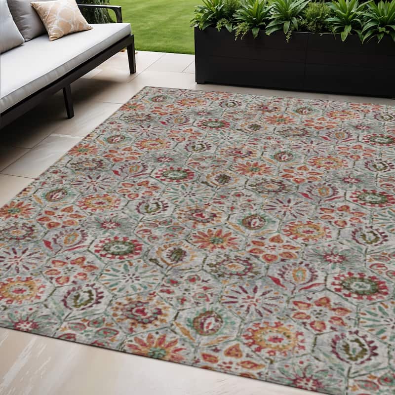 HomeRoots Floral Transitional Rectangle Outdoor Rug - 5' X 8'